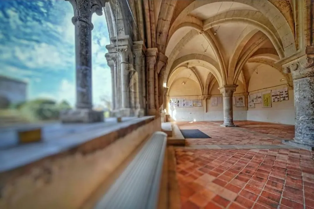 ***  Abbaye Saint Gilbert Bed & Breakfast France
