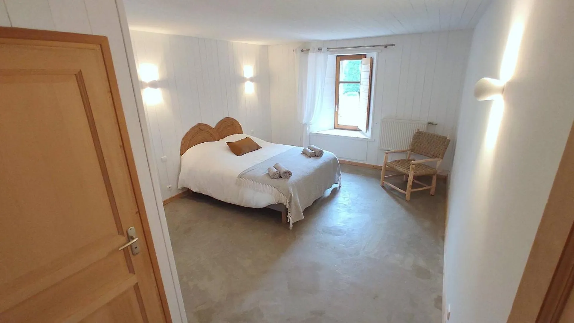 Abbaye Saint Gilbert Bed & Breakfast 3*, Saint-Didier-la-Foret