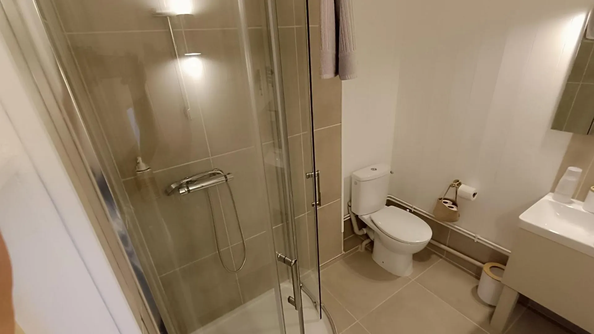 ***  Abbaye Saint Gilbert Bed & Breakfast France
