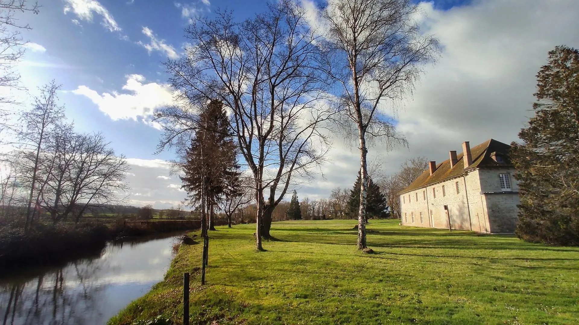 Abbaye Saint Gilbert Bed & Breakfast France